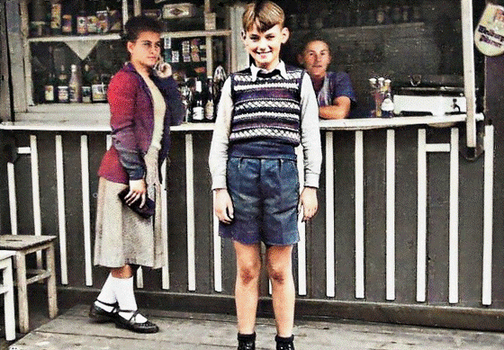 Wurstb1-Manfred Frau Kratz Mutti sharpen pse7x2 inpaintx2 max Details-Colorized-560